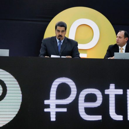 Venezuela Patok Mata Uang Bolivar ke Petro