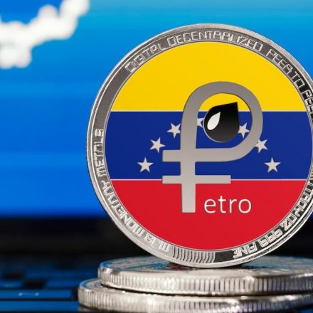 Venezuela Konversi Bonus Pensiun ke Petro